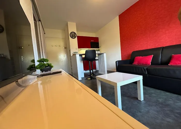 Confortable 2 Pièces Calme à 200 M Wifi Apartamento *